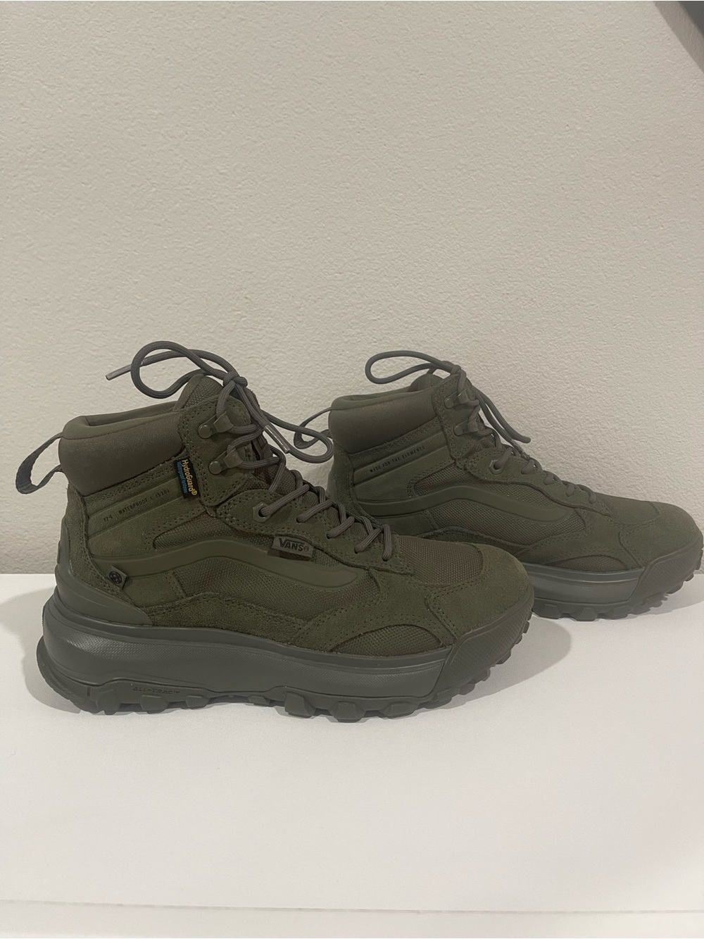 Vans Women’s Crestline Waterproof Hiking Boot - NEW